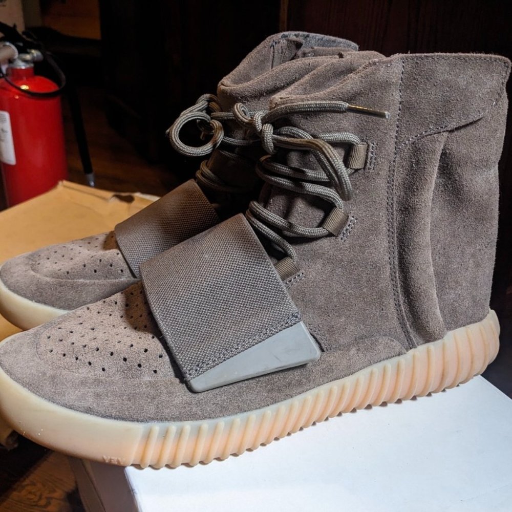 adidas Yeezy Boost 750 Light Brown Gum (Chocolate) US Size 10 Mens